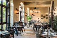 Ein Restaurant oder anderes Speiselokal in der Unterkunft Four Seasons Resort Orlando at Walt Disney World Resort 