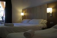 A bed or beds in a room at Hostal La Cabanya