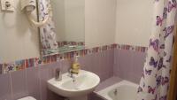 A bathroom at Hostal Huespedes Toledo