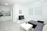 Televízia a/alebo spoločenská miestnosť v ubytovaní Apartments Town