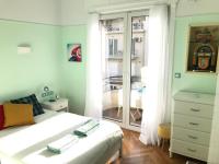 Posteľ alebo postele v izbe v ubytovaní Spacious & Sunny Kolonaki Apt 5 mins metro/ACx3/1.5 BT