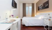 A bed or beds in a room at URH Ciutat de Mataró