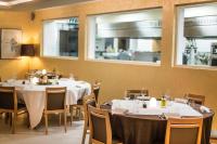 Un restaurant u otro lugar para comer en Hotel Bon Repos