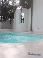 Bazén v ubytovaní Thalassitra Private Pool Suites alebo v jeho blízkosti