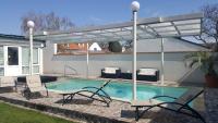 Bazén v ubytovaní Ferienhaus Apetlon alebo v jeho blízkosti