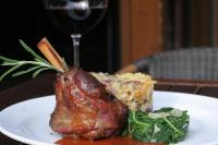 トルナヴァにあるPension & Restaurant PATRIOT Trnavaの肉野菜一皿