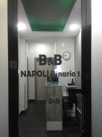 B&B Napoli Binario 1に飾ってある許可証、賞状、看板またはその他の書類