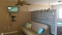 Ein Sitzbereich in der Unterkunft South Beach Inn - Cocoa Beach