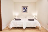 A bed or beds in a room at Setefilla Deluxe Suite by Valcambre
