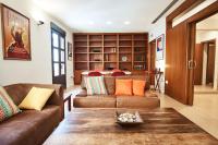 A seating area at Setefilla Deluxe Suite by Valcambre