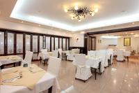 Reštaurácia alebo iné gastronomické zariadenie v ubytovaní Almyrida Resort