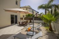Patio nebo venkovní prostory v ubytování Protaras Galleria Sunset Villa