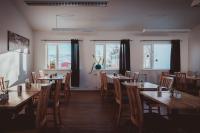 Un restaurant sau alt loc unde se poate mânca la Guesthouse Brekka