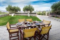 Vonkajšia záhrada v ubytovaní Evangelie Luxury Residence