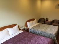 a hotel room with two beds in a room at 闕麒景觀民宿Chill Villa B&amp;B in Puli