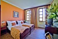 Postel nebo postele na pokoji v ubytování Romantic Hotel Mlýn Karlstejn