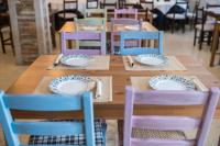 A restaurant or other place to eat at Dukes Habitaciones