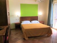 A bed or beds in a room at Il Melograno