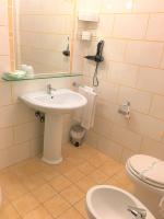 A bathroom at Il Melograno