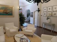 A seating area at Hotel Tirreno