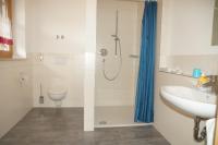 Seehotel und Appartements Schnöllerにあるバスルーム