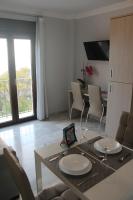 Televízia a/alebo spoločenská miestnosť v ubytovaní Apartamentos Maro VG