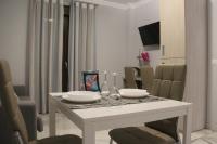 Televízia a/alebo spoločenská miestnosť v ubytovaní Apartamentos Maro VG