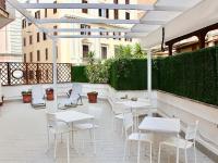 A restaurant or other place to eat at B&B CultRoma Roof Garden