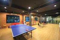 Stolní tenis v ubytování Tuk Tuk Hostel nebo okolí