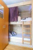 Palanda nebo palandy na pokoji v ubytování Apartments in city center Ventus
