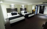 Postel nebo postele na pokoji v ubytování Savoy Hotel Boutique