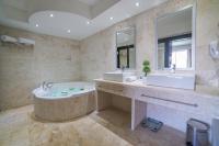 Koupelna v ubytování Savoy Hotel Boutique