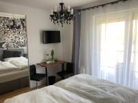 A bed or beds in a room at Enjoyit Rooms