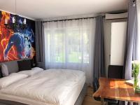 A bed or beds in a room at Enjoyit Rooms