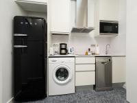 Kuchyň nebo kuchyňský kout v ubytování Fewdays Barcelona Apartments