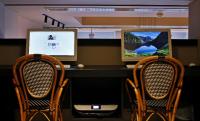 Televízia a/alebo spoločenská miestnosť v ubytovaní Hotel Lozenge