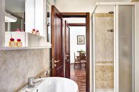 Kúpeľňa v ubytovaní Caruso 4 by Villasandco RentalSorrento
