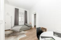 A bed or beds in a room at Schloss Pesenbach Chalet im Freizeitland Feldkirchen an der Donau