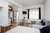 A television and/or entertainment centre at Dreamsrome Lux
