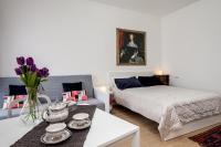 A bed or beds in a room at Dreamsrome Lux