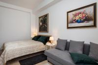 A bed or beds in a room at Dreamsrome Lux