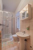 Koupelna v ubytování Apartments Dabović