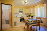 Kuchyň nebo kuchyňský kout v ubytování Apartments Dabović