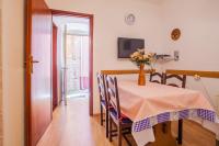 TV a/nebo společenská místnost v ubytování Apartments Dabović