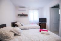 Cama ou camas em um quarto em Sunrise Apartments