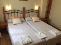 Postel nebo postele na pokoji v ubytování Hostal Santa Baia