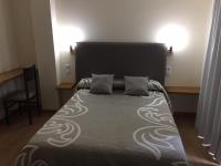 Postel nebo postele na pokoji v ubytování Hostal Santa Baia