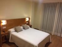 Postel nebo postele na pokoji v ubytování Hostal Santa Baia