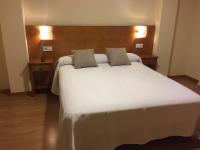 Postel nebo postele na pokoji v ubytování Hostal Santa Baia