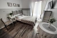 Łóżko lub łóżka w pokoju w obiekcie Apartamenty Królewska Kwatera